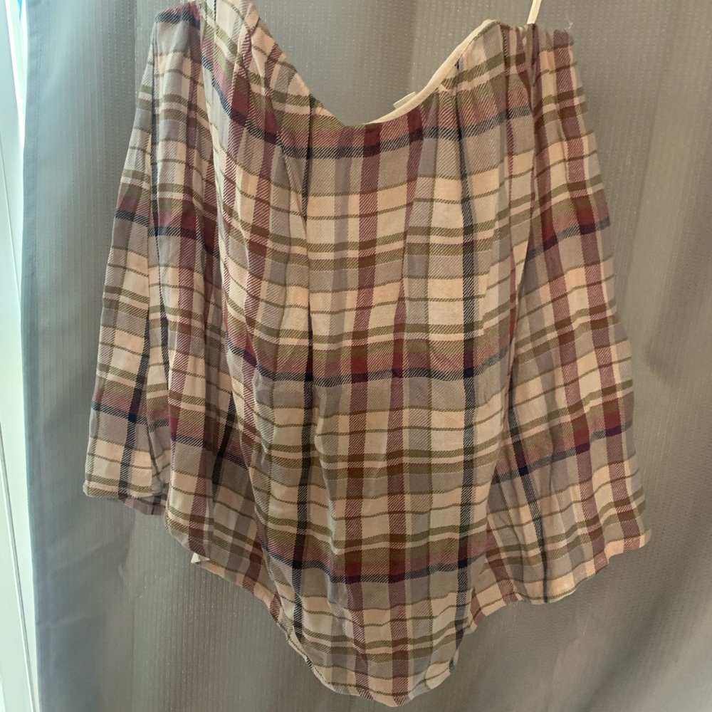 Strapless flowy top
